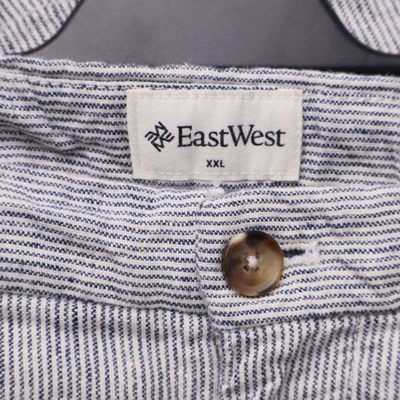 Närbild på etiketten EastWest XXL i linningen