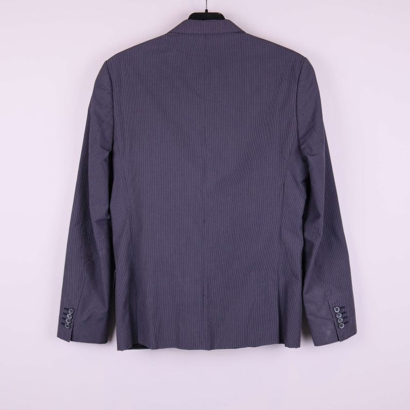 Baksidan på kostymkavaj i diskret mönster, helbild