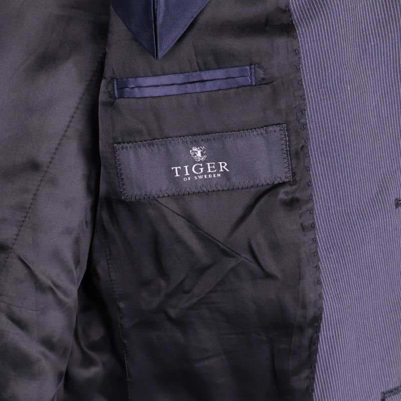 Närbild av innerficka och Tiger of Sweden-etikett