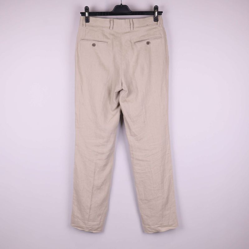 Beiga byxor bakifrån med två bakfickor