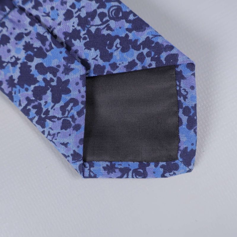 Slipsens spets och insida med förstärkning