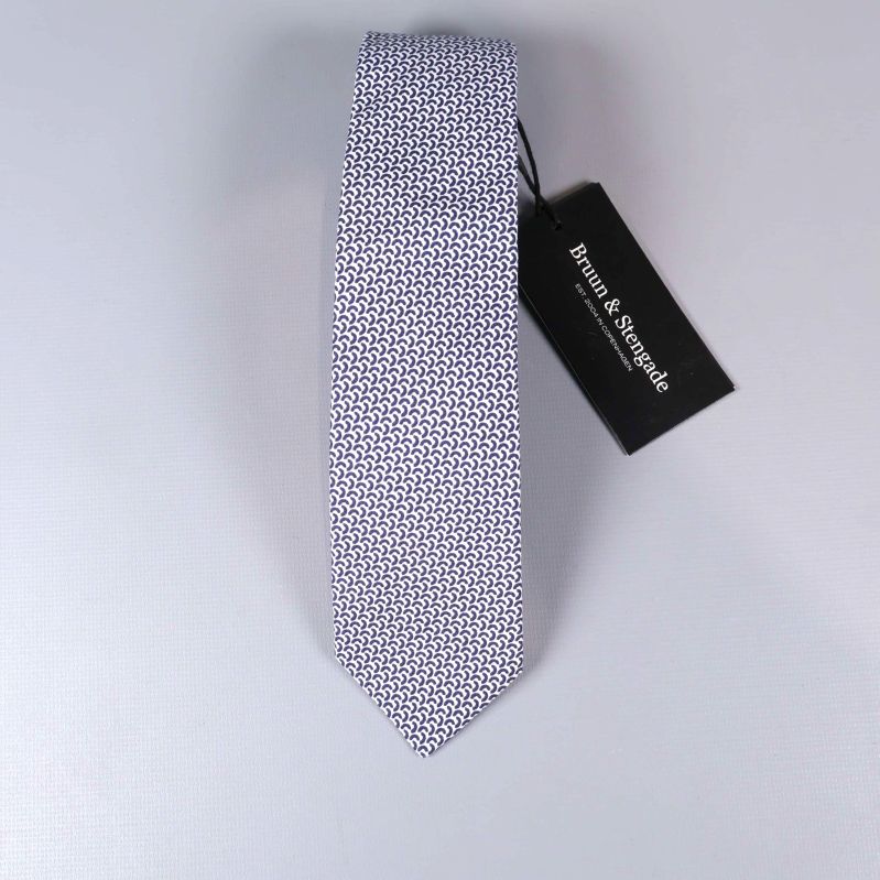 Framsida på blåvitt mönstrad slips