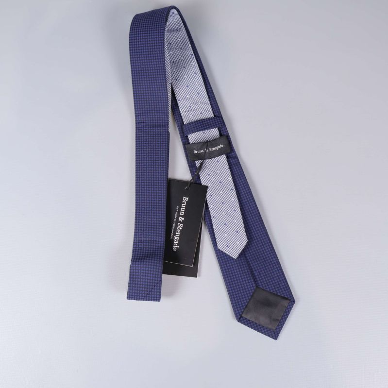 Baksidan av slipsen visar invändig konstruktion