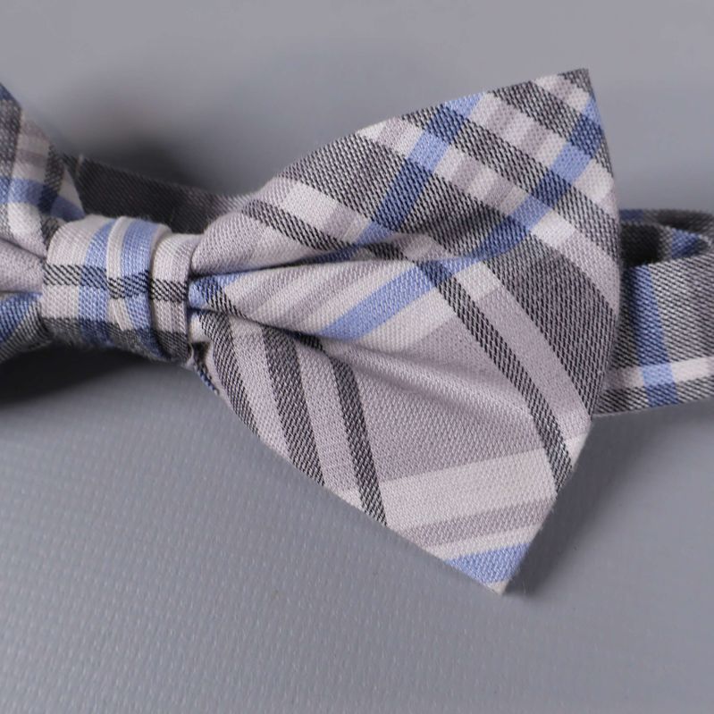 Närbild av flugans rutiga tyg i grått och blått