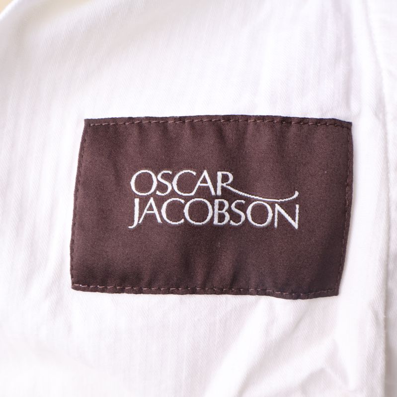 Oscar Jacobson logga på mörk tygpatch inuti byxorna