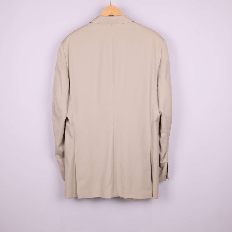 Beige kavaj sedd bakifrån 