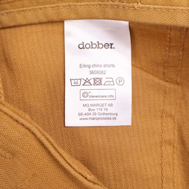 Materiallapp med information om dobber Erling chino shorts