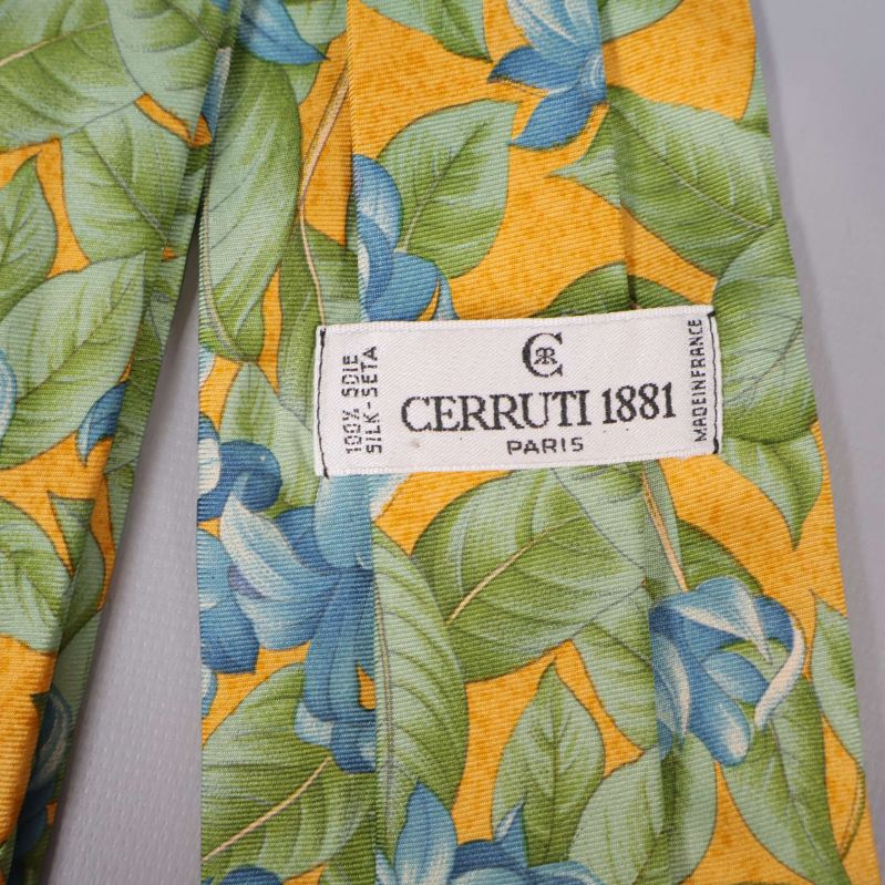 Närbild på Cerruti 1881 Paris tygmärke