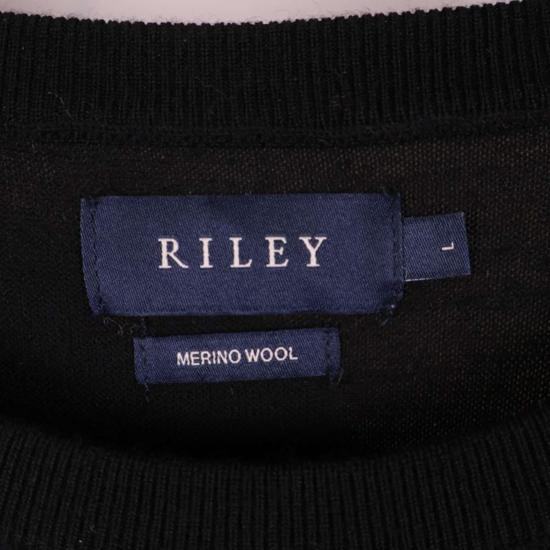 Etikett med texten Riley och Merino Wool