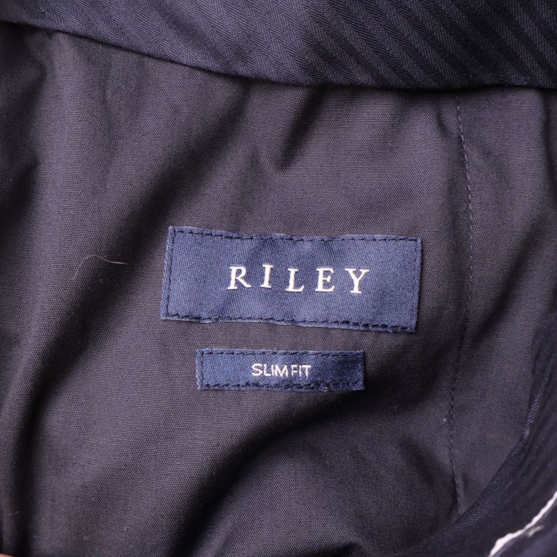 Riley varumärkesetikett och slim fit märkning i byxlinning
