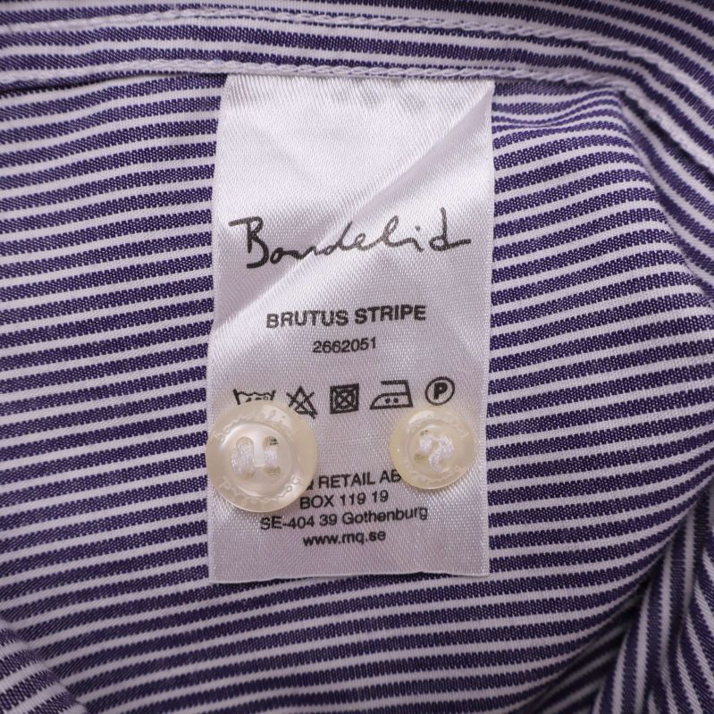 Bondelid etikett med modellnamn och tvättsymboler