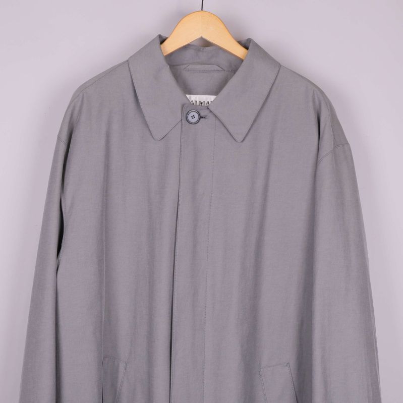 Övre del av trenchcoat med knapp och ficka
