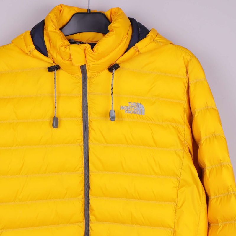 Framsida på jacka med The North Face-logga