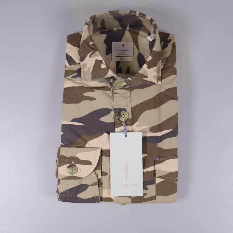 Hopvikt skjorta med camouflagemönster och frontknappar
