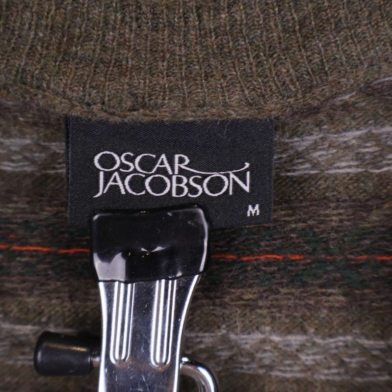 Oscar Jacobson etikett på grönstickad väst