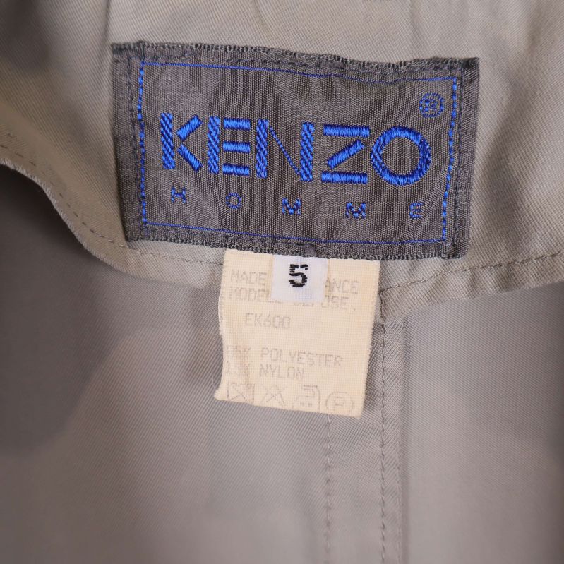 Närbild på Kenzo Homme-etikett och materiallapp