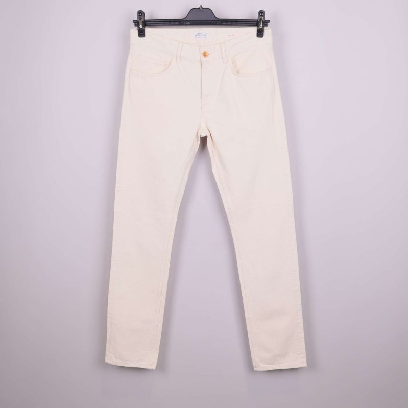 Jeans med rak passform i ljus färg framsida
