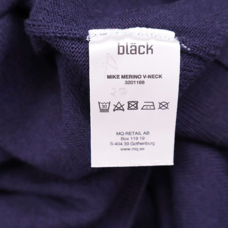 Textiletikett med tvättråd och modellnamn Mike Merino V-Meck