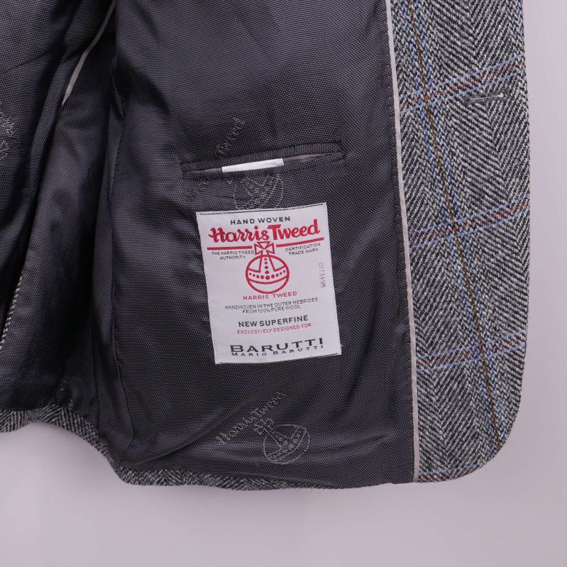 Närbild på Harris Tweed-inneretikett och märkning