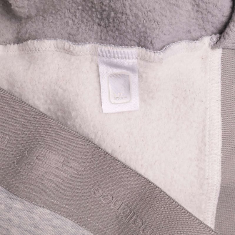 Innerkant på hoodie med logoband och L-märke