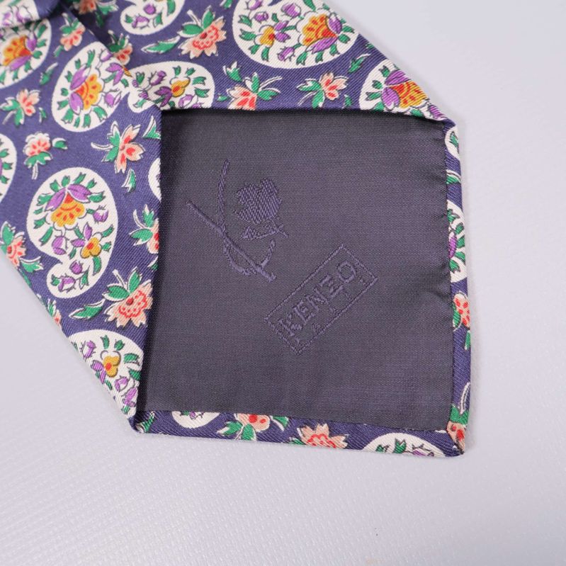 Invändig söm och broderad Kenzo-logga på slips