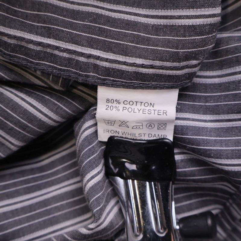 Materialetikett visar 80% bomull, 20% polyester