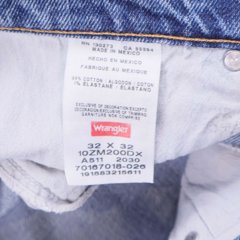 Materiallapp inuti jeansen med storlek och komposition