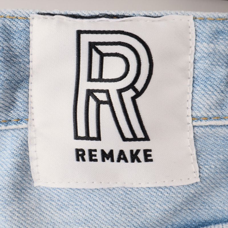 Remake etikett på jeans i ljusblått tyg