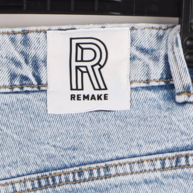 Remake logotyp på jeanskjolens etikett