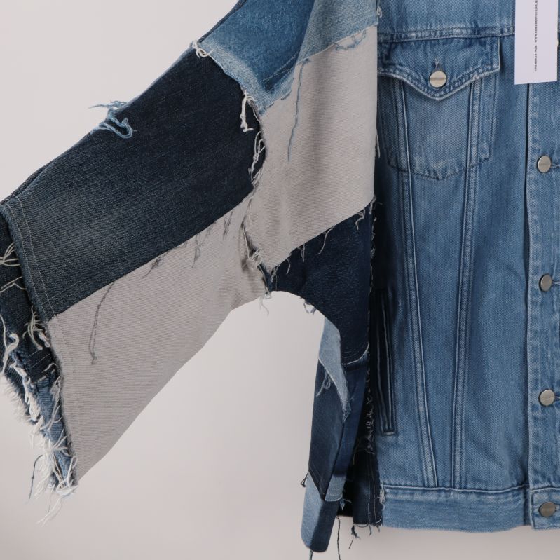 Närbild på patchwork design på ärm