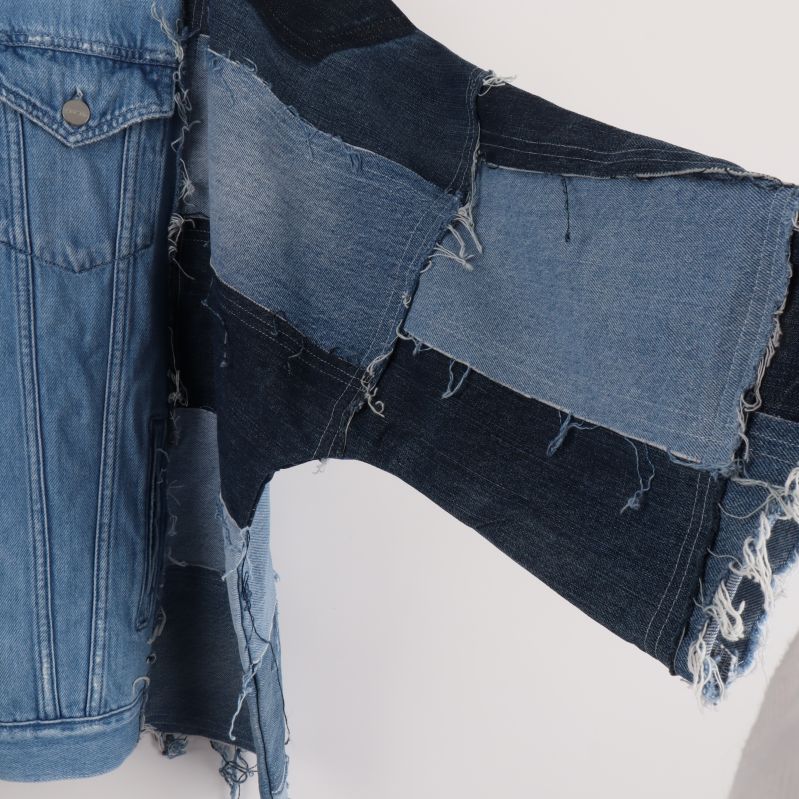 Patchwork detaljer på andra ärmen