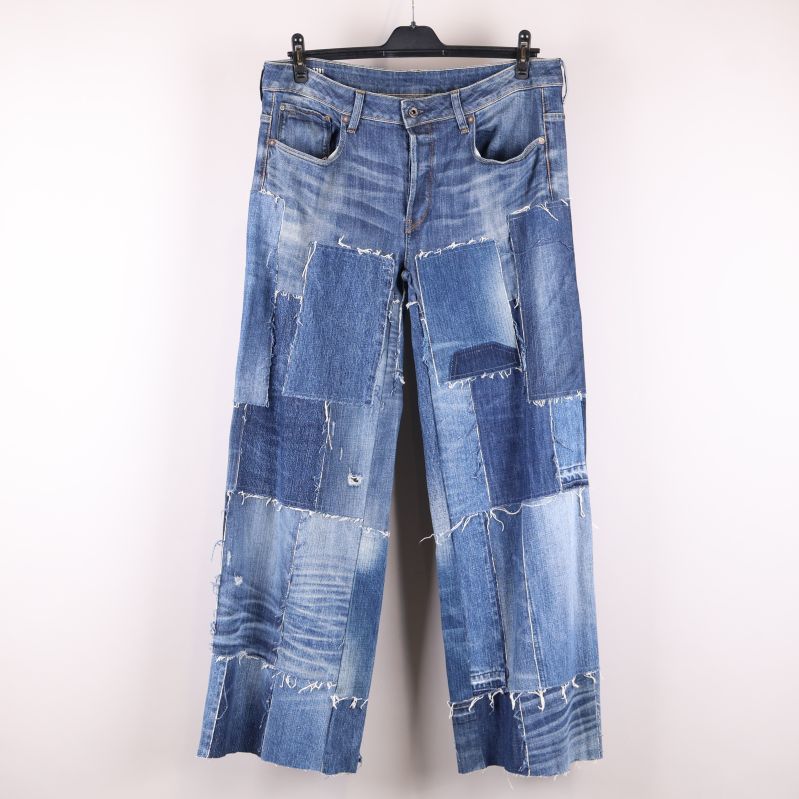 Framsida av patch jeans