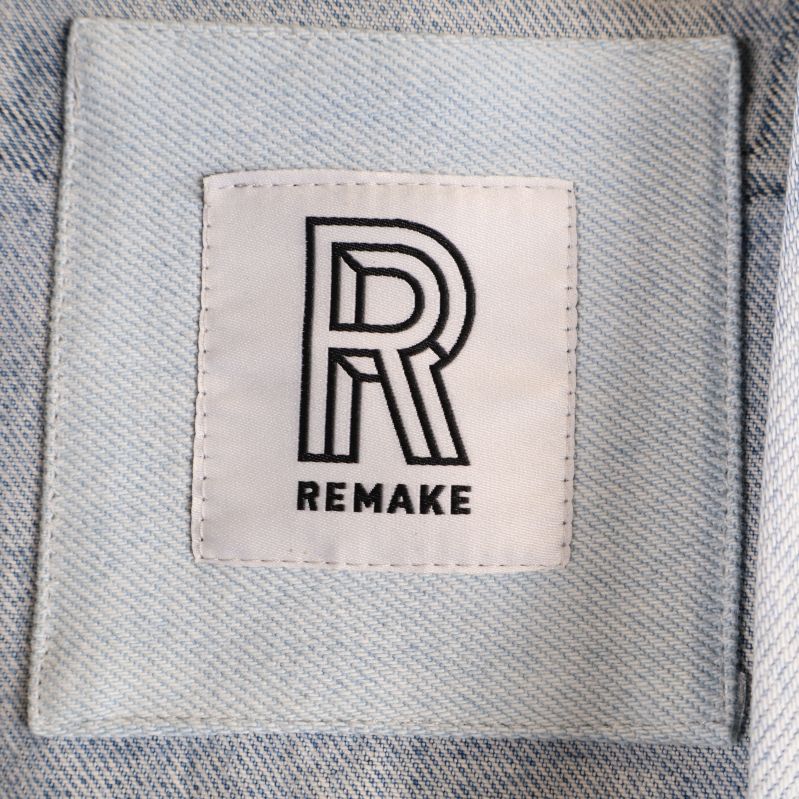 Remake logo på ljust denimmaterial