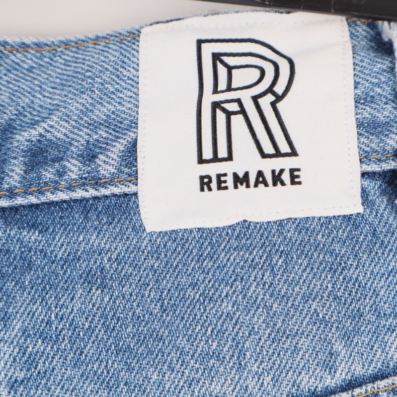Remake-märket synligt på jeansens midjeband