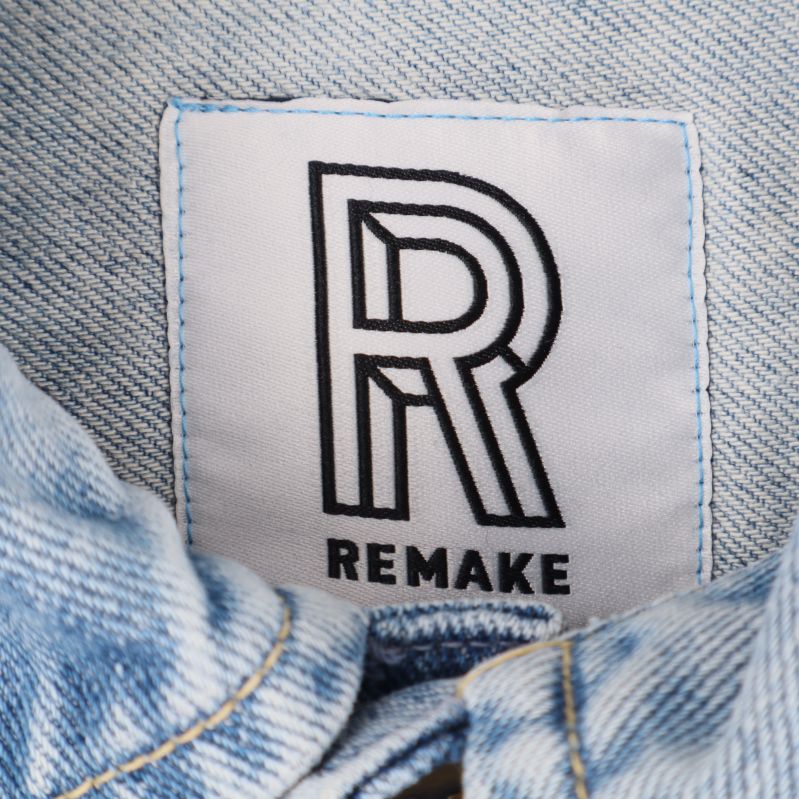 Remake-logotypen på insidan 