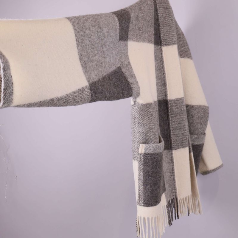 Jackans ärm och axel i blockränder