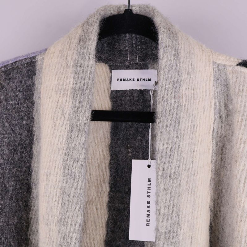 Närbild på krage och etikett från Remake Stockholm