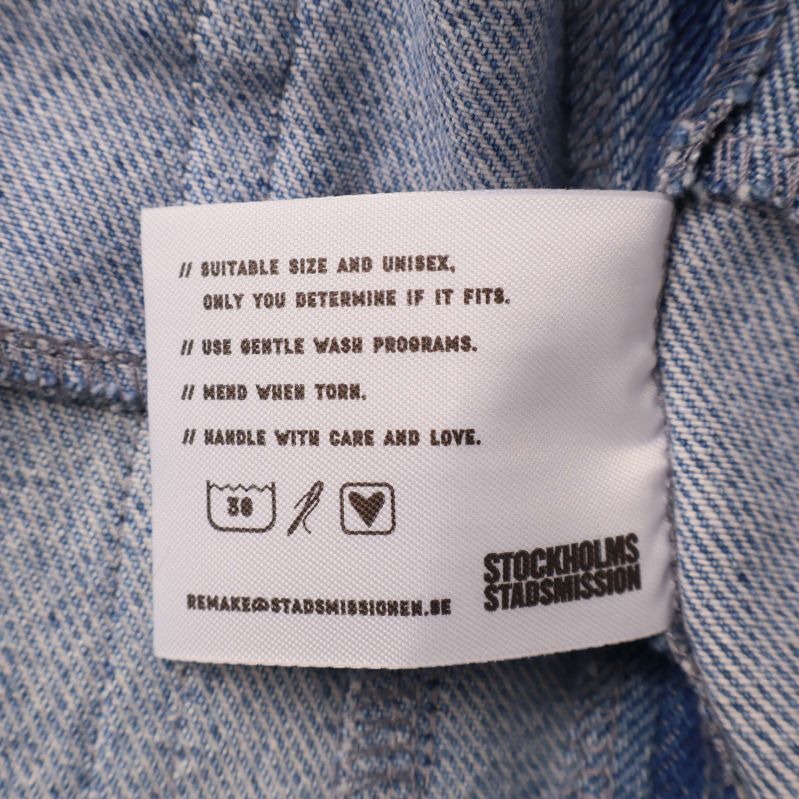 Tvättlapp med skötselråd och tvättsymboler