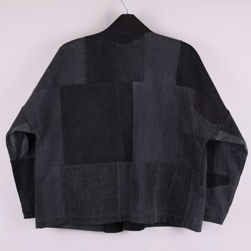 Baksidan på kimonojacka i patchwork med bred passform