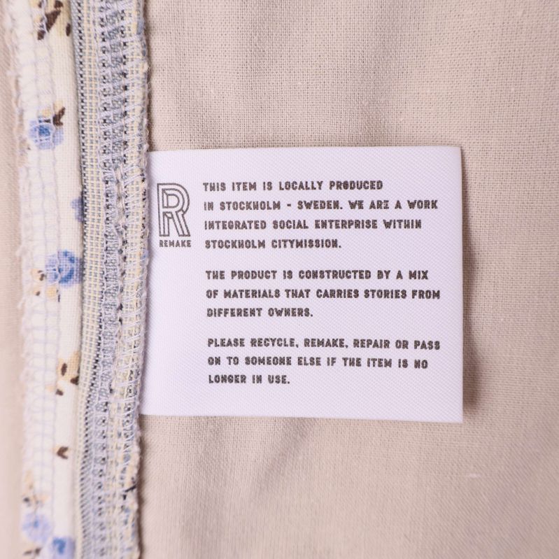 Invändig etikett med information om tillverkning i Stockholm