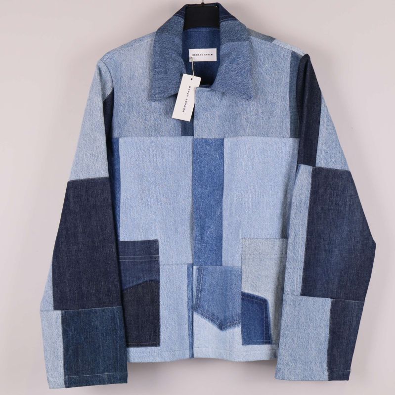 Patchwork jacka i flera blå jeansnyanser framifrån