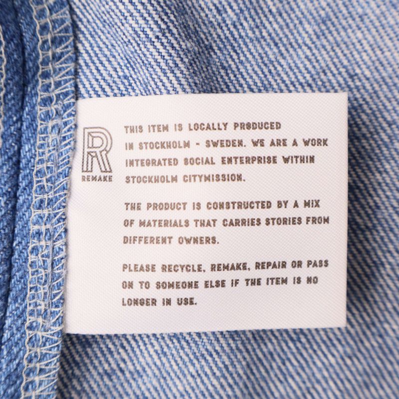 Inneretikett med information om produktens ursprung och material