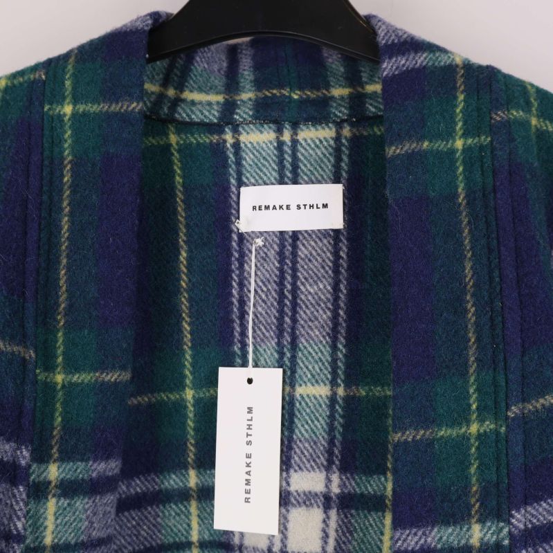 Närbild på etikett med text Remake Style inuti jackan