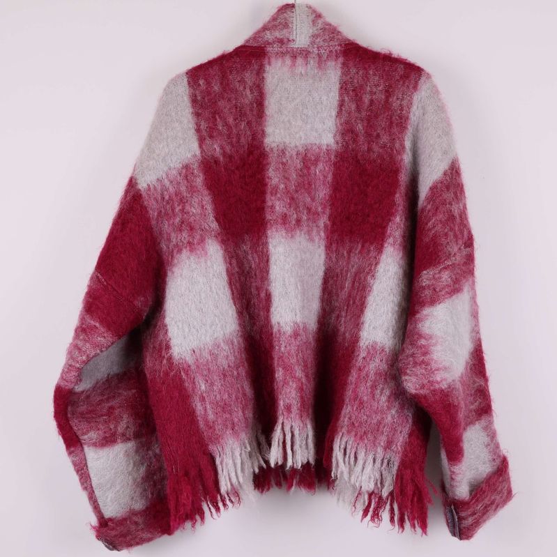 Baksida av rutig kofta med fransade kanter