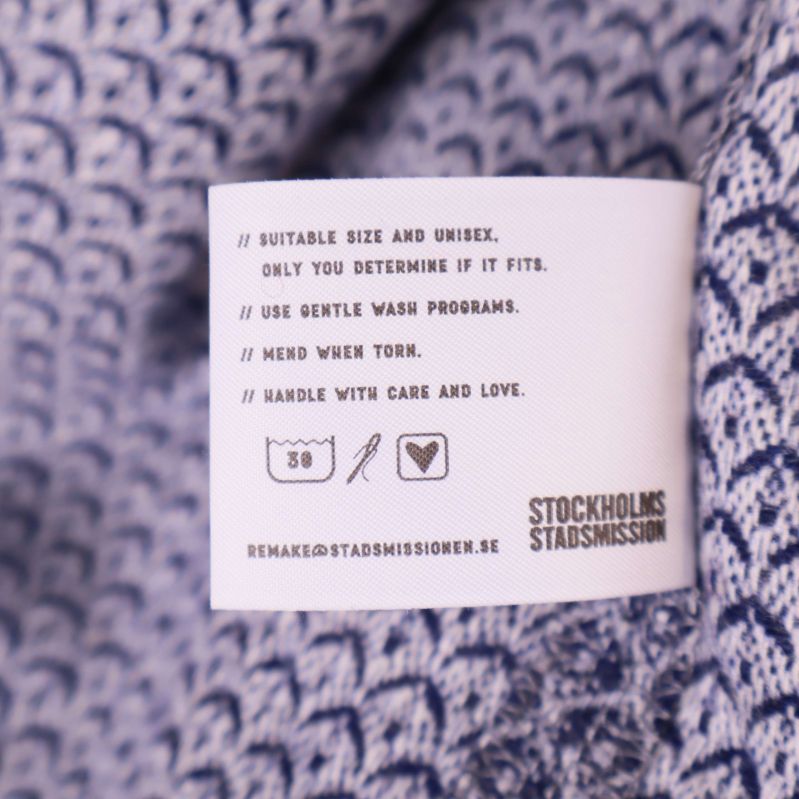 Tvättrådetikett med instruktioner och logotyp