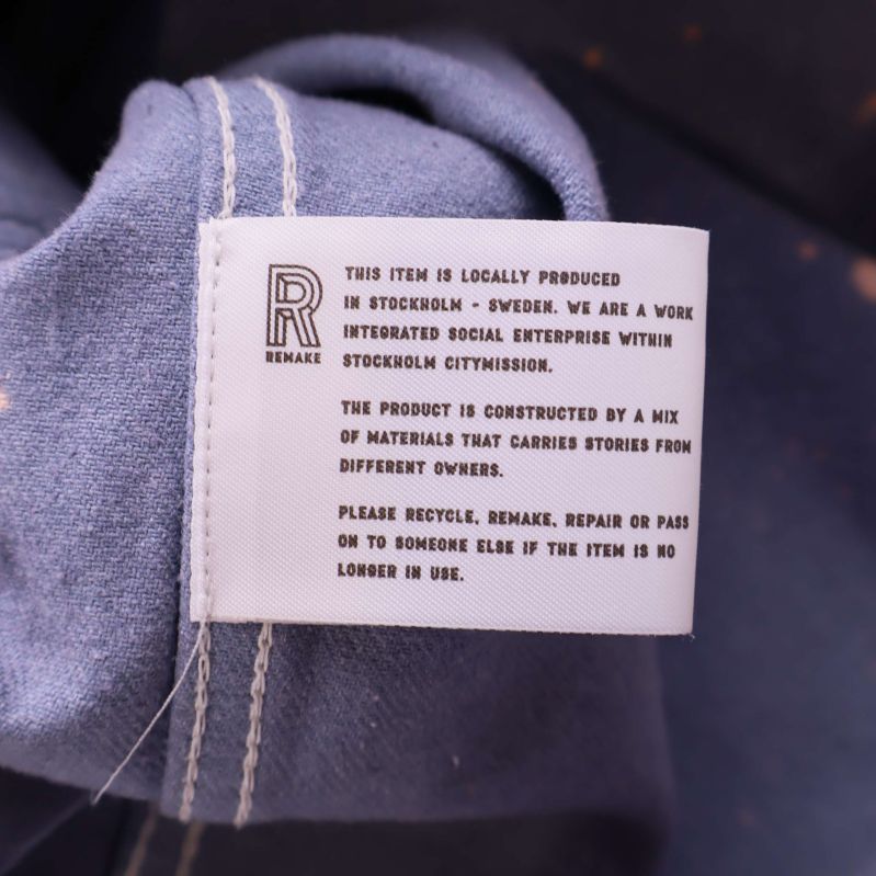 Inneretikett beskriver produktens historia och materialmix