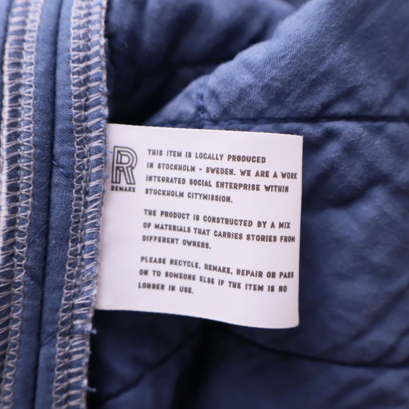 Insida av jacka med informationsetikett om tillverkning