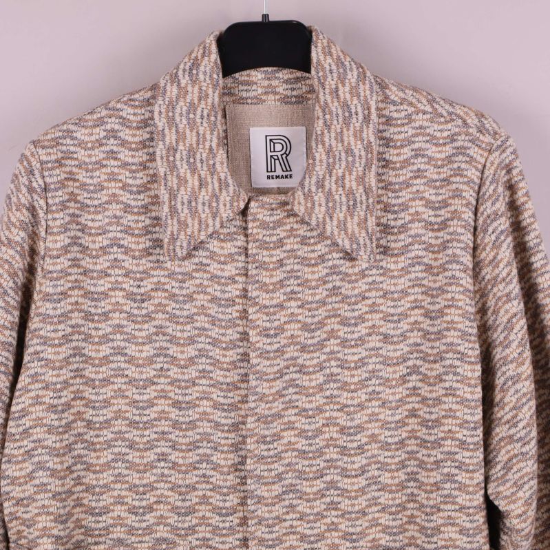 Närbild på jackans krage och överdel