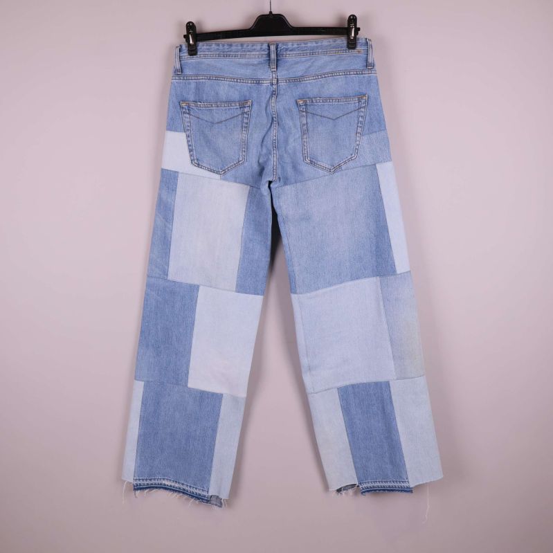 Patchwork jeans bak med klassiska fickor och kontrastsömmar