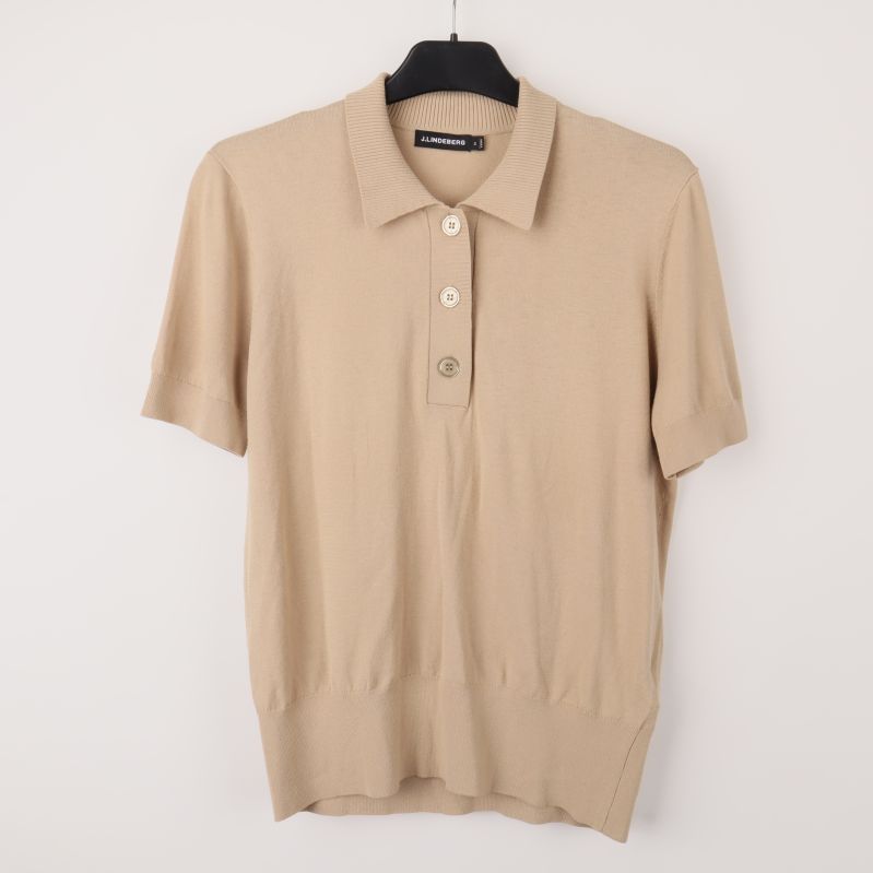 Beige polotröja hängande framifrån